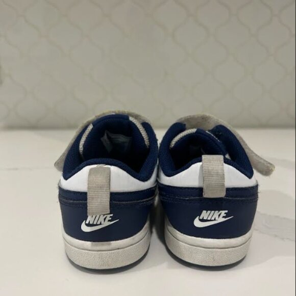 1.5 Y Kids Nike Court Borough Low 2: Preloved but in good condition! - Picture 3 of 5